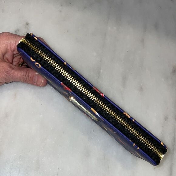 Lounge Fly Wallet Disney Parks NWT Snack Treats Food Zip Continental Wallet HTF - Picture 10 of 17